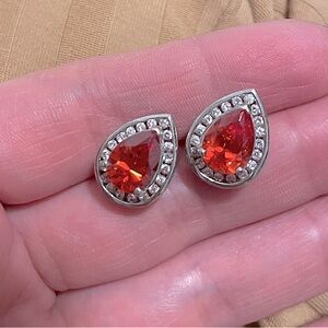 Absolutely stunning ruby red and white crystal stud earrings 🌹